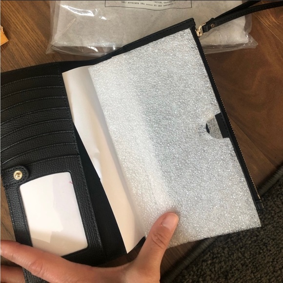 Authentic Kate Spade wristlet clutch - Picture 2 of 3